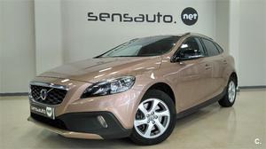 VOLVO V40 Cross Country 2.0 D2 Momentum 5p.