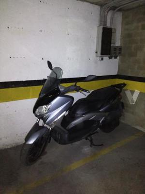 YAMAHA X MAX 250 (modelo actual) -10