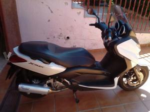 YAMAHA X MAX 250 (modelo actual) -11