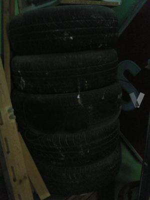 Neumáticos usados.