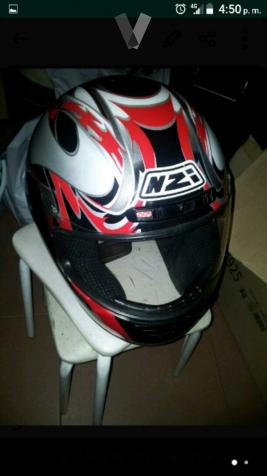 Casco de moto y guantes