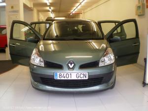 SE VENDE RENAULT CLIO AñO  - BARCELONA - BARCELONA -