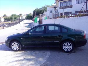 VOLKSWAGEN Passat 1.6 COMFORTLINE -99