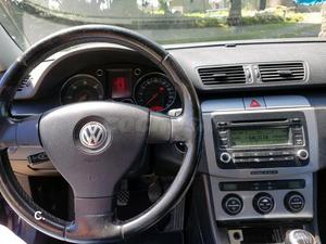 VOLKSWAGEN Passat 2.0 TDI DPF Highline 4p.