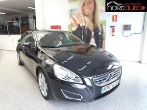 VOLVO S D2 Summum 4p.