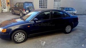 Volkswagen Passat 1.6 Limousine 4p. -97