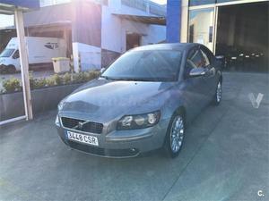 Volvo S Momentum 4p. -04