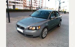 Volvo S Momentum 4p. -04