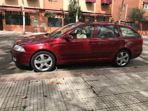 SKODA Octavia 2.0 TDI Elegance Combi -05