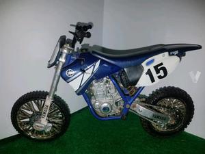 Moto Yamaha a escala