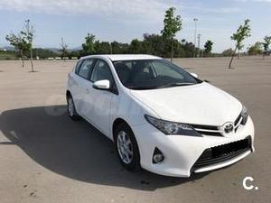 TOYOTA Auris 90D Live 5p.