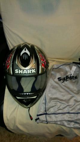 casco de moto marca Shark