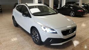 VOLVO V40 Cross Country 2.0 D3 Momentum 5p.