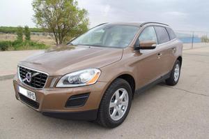 VOLVO XC D4 Momentum -13