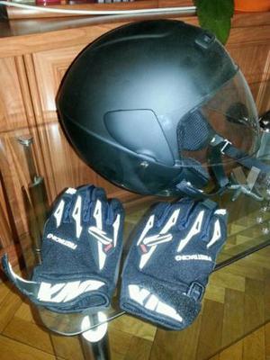 casco y guantes de moto o quad