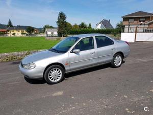 FORD Mondeo 2.5I V6 GHIA EXECUTIVE 4p.