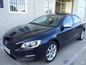 VOLVO S D3 Momentum Auto 4p.