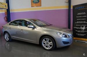 Volvo S D4 Momentum Auto 4p. -12