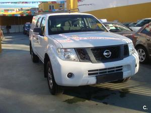 NISSAN Navara 2.5 dCi 144CV FE Doble Cabina 4X4 4p.