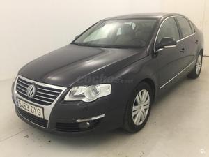 VOLKSWAGEN Passat 2.0 FSI Highline 4p.