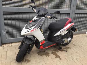 APRILIA SR Motard 125 (modelo actual) -13