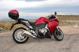 HONDA VFR  F (modelo actual) -11