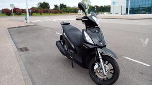 KYMCO People 125 GTi (modelo actual) -12