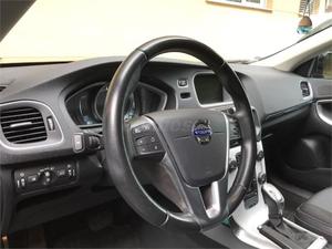 VOLVO V40 Cross Country 2.0 D3 Momentum Auto 5p.