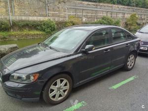 Volvo S Momentum 4p. -04