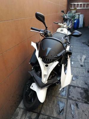 KYMCO Super Dink 300i (modelo actual) -09