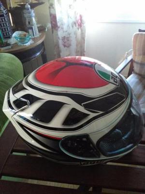 Un casco de moto talla S
