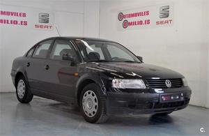 VOLKSWAGEN Passat 1.8 4p.