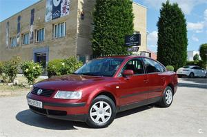 VOLKSWAGEN Passat 1.9 TDI CONCEPTLINE 4p.