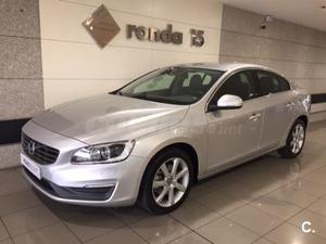 VOLVO S D3 Momentum Auto 4p.