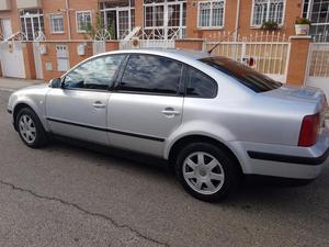 VOLKSWAGEN Passat 1.9 TDI COMFORTLINE -99