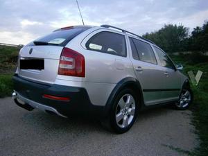 SKODA Octavia Combi 2.0 TDI Elegance -08