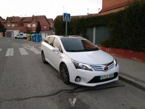 TOYOTA Avensis 150D Executive AutoDrive Cross Sport -12