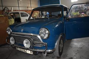 Coche clasico MINI 