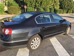 VOLKSWAGEN Passat 1.9 TDI Advance 4p.