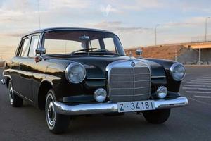 Mercedes Benz w110 Colas 190d 