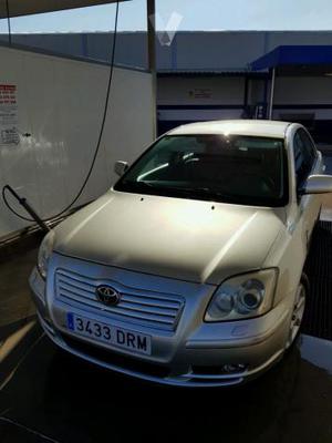 TOYOTA Avensis 2.2 D4D Executive -05