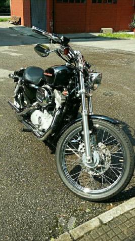 HARLEY DAVIDSON Sportster 883 Custom (