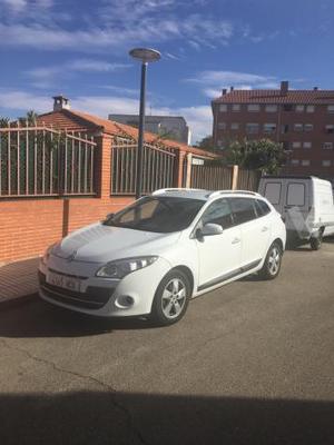 RENAULT Mégane Sport Tourer Bose Edition dCi 130 eco2 -11