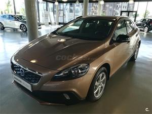 VOLVO V40 Cross Country 2.0 D2 Momentum Auto 5p.