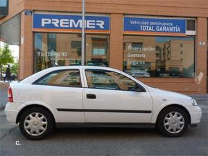 Opel Astra v Comfort 3p. -01