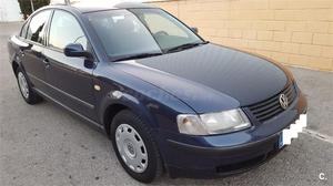 VOLKSWAGEN Passat 1.9 TDI HIGHLINE 4p.