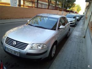 VOLKSWAGEN Passat 1.9 TDi 130CV Trendline 4p.