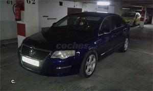 VOLKSWAGEN Passat 2.0 TDI DPF Highline 4p.