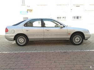 FORD Mondeo Old 2.0i Ghia 5p.