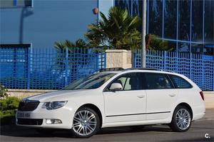 SKODA Superb Combi 2.0 TDI PD 140cv DPF Exclusive 5p.